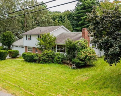 9 Hylair Dr, Shrewsbury