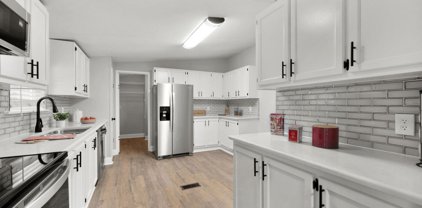 223 E E Primrose Avenue, Defuniak Springs