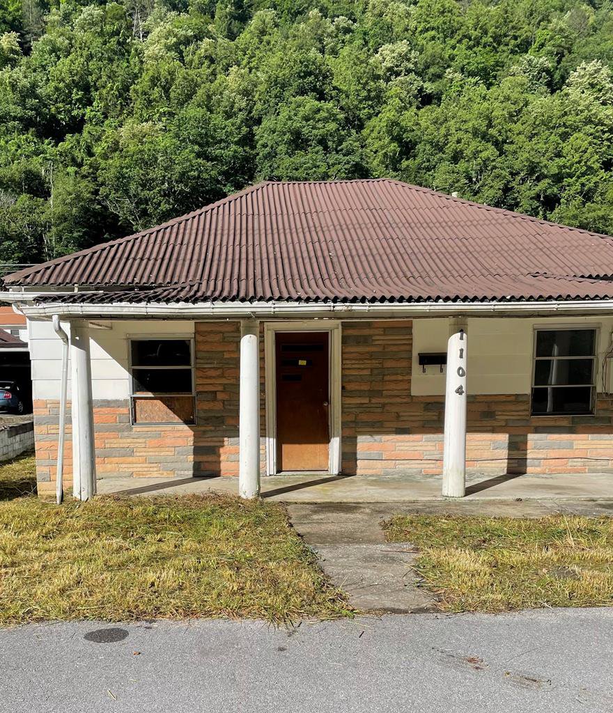 Real Estate For Sale Mullens WV MLS 81317 1104 Johnson Avenue
