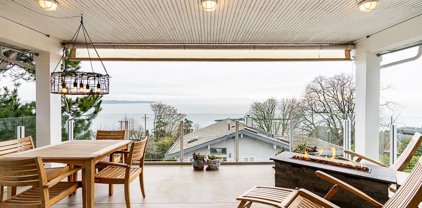 1055 Fir Street, White Rock