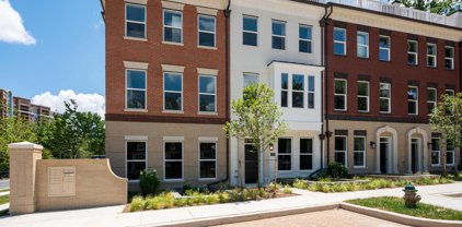 10260 Grosvenor Pl, Rockville
