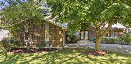 106 N Whispering Hills Drive, Naperville