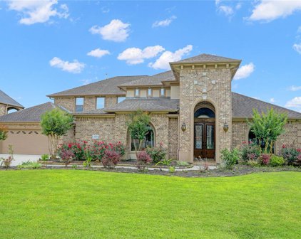 2320 Lakeway Drive, Friendswood