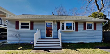 208 Mckinley Court, Brick