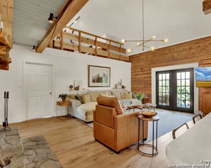545 Hillside Dr, Spring Branch