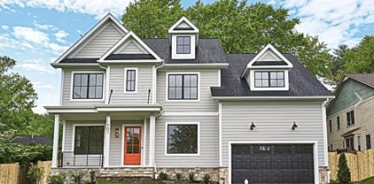 1607 Woodmoor Ln, Mclean