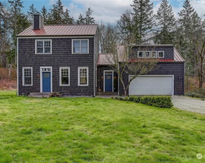 3889 Berry Boulevard, Camano Island
