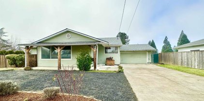 697 Meadowlawn Dr