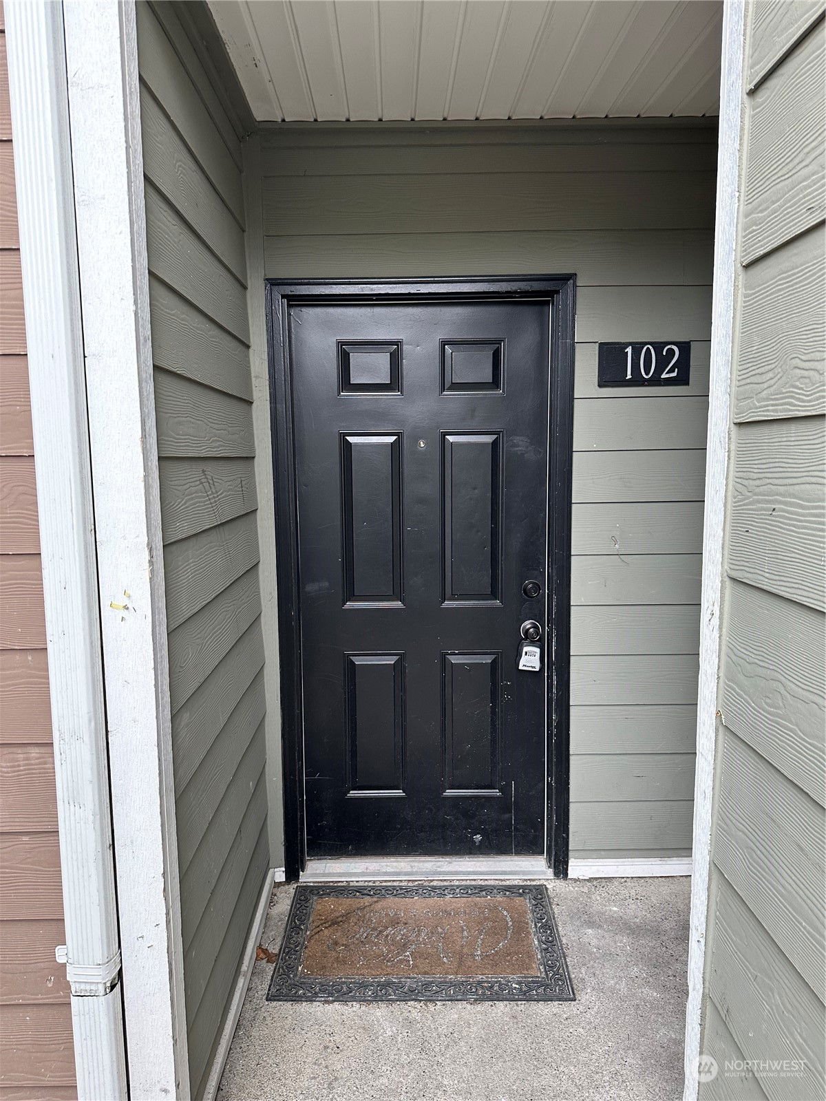 9815 Holly Drive Unit A102, Everett MLS 2050473 Skyline