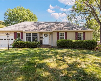 9625 England Drive, Overland Park