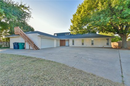 9521 Lake Lane, Oklahoma City