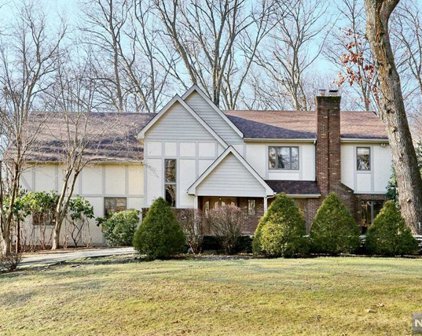 725 Tall Oaks Court, Franklin Lakes