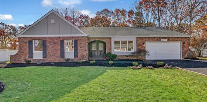 18 Ashford Drive, Bohemia