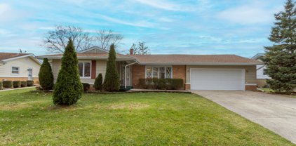 213 Edgeware Road, Elk Grove Village