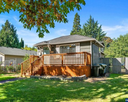 2159 Maple St, Salem