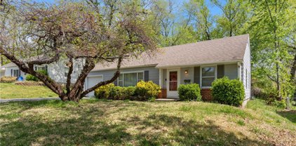 7513 Booth Drive, Prairie Village