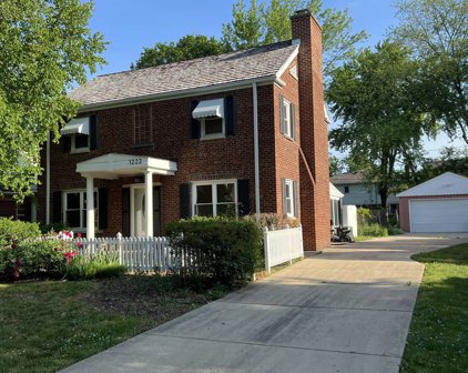 1222 E Woodford Place, Arlington Heights