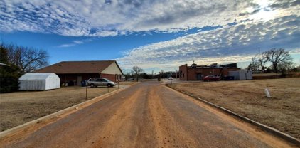 000 Private Road, Harrah