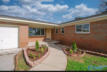 2402 Sw Crestwood Drive, Huntsville