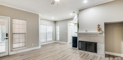 401 Pebble  Way Unit 137, Arlington