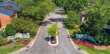 19W259 Governors Trail, Oak Brook