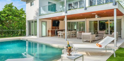 110 Venetian Way, Miami Beach