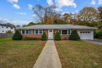 160 Lane Dr, Norwood