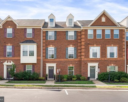 25711 Clairmont Manor Sq, Aldie