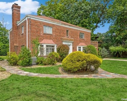 520 Broadway, Cedarhurst