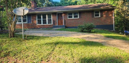 211 Maple Dr, Madison Heights