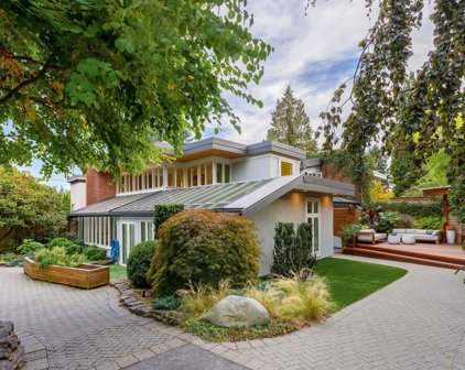 3708 Edgemont Boulevard, North Vancouver