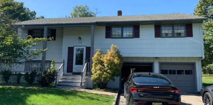 172 Fairview Dr, Branchburg Twp.