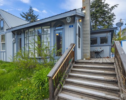 131 W 5th Street, Roslyn
