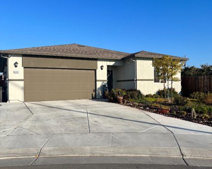 4897 E Goshawk Court, Stockton
