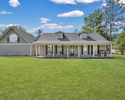 201 Willow Drive, Glennville