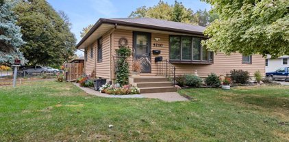 5210 54th Avenue N, Crystal
