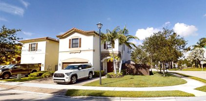 8786 Nw 99th Path, Doral