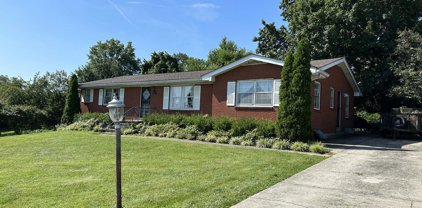 845 Lark Ln, Shelbyville