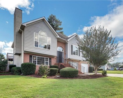 2802 Manor Glen Lane, Suwanee