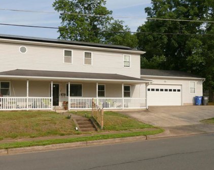 349 Manassas Dr, Manassas Park