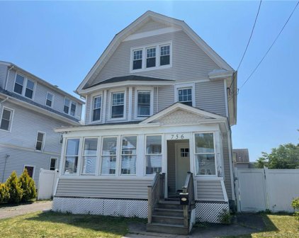 756 Savin Avenue, West Haven