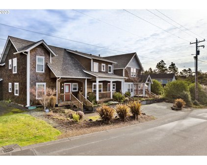 174 4th ST, Manzanita