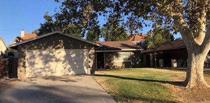 838 S Estates Dr, Brentwood