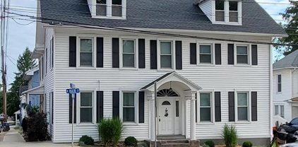 104 W Main St, Middletown