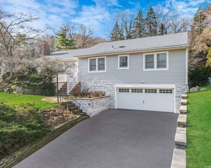 59 Lake Avenue, Mill Neck