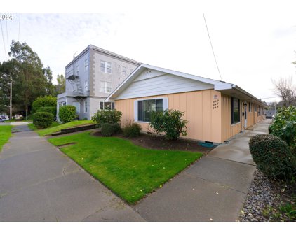945 CENTRAL AVE, Coos Bay