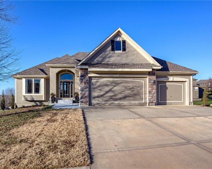 812 Creekmoor Pond Lane, Raymore