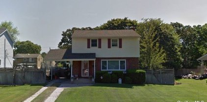 129 Tree Road, Centereach