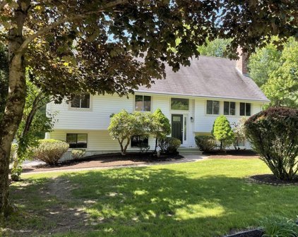10 Fairview Dr, Southborough