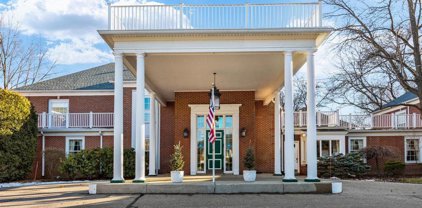 17111 E Jefferson, Grosse Pointe